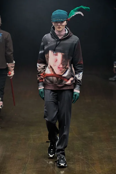 Look 19